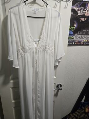 Lace-Trim White Long Robe with Tie-Front